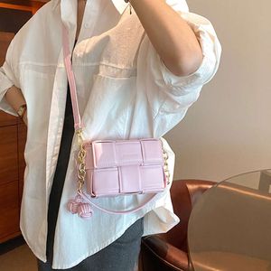 Магазины со скидкой Корейский Instagram Простая сплошная цветная ручная маленькая сумка Женская модная тенденция Универсальная квадратная помада с плетением и сращиванием на одно плечо