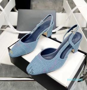 Designer - Denim Slingback Sandálias grossas Sola de couro Chunky Block Heels Flats Round Toe Women's Dress Evening Shoes Office Sandal Factory Footwear