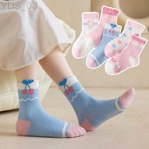 Çocuk SOCKS 5 Pack Kız Çorapları Sevimli Kiraz Polka Katı Sivri Middat Mid-Calf Pamuk Nefes Alabası 1-12 Bahar Sonbahar Kış Yüksek Kaliteli YQ240314