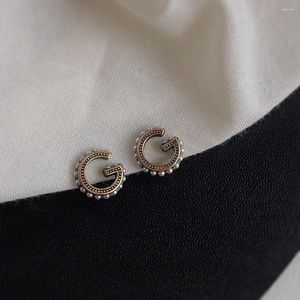 Saplama küpeler basit harf g küpe kakma inci ile kakma kadınlar için kızlar hediyeler metal başlangıç ​​alfabesi kulak piercing moda takı