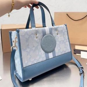 Perakende Messenger çantaları Yeni yüksek kapasiteli tote çanta moda bir omuz crossbody kadın çanta alışveriş çantaları ve seyahat çantaları 30cm*22cm*12cm