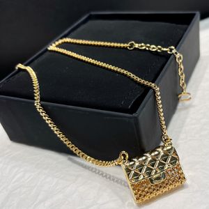 Сумки модели дизайнерские ожерелья ожерелья бренд Письмо подвеска 18 тыс. Золото покрыто медными ожерельем -ожерельем, модные, женские, женские, ювелирные ювелирные украшения, 40+5 см.