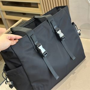 Мужская дизайнерская дорожная сумка Портативная сумка для багажа с нейлоном Мужские и женские сумки на ремне Брендовые сумки Модные роскошные кошельки Изысканные