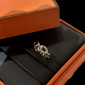 Anéis de designer de banda de alta qualidade para mulheres chapeamento anel de prata jóias homens personalidade espumante anel de casamento nunca desaparecendo frete grátis zh167 E4