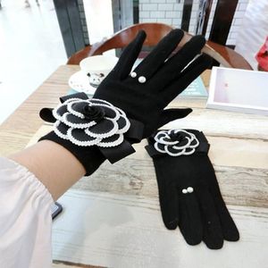 Перчатки с пятью пальцами, черная камелия, кашемир и корейская мода, гусиные лапки, норковые волосы, милые цветы, теплый сенсорный экран, Women301B