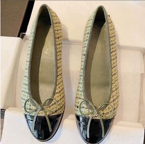 Moda lüks tasarımcı ayakkabıları rahat bale elbise ayakkabıları kadın tasarımcılar boyut 34-42 resmi ayakkabı moda kadın düz tekne ayakkabı platformu bayan trample loafers yh9