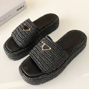 Tasarımcı Sandalet Siyah Kahverengi Havuz Terlik Üzerinde Altın Toka Kayma Tığ işi Slaytlar Kadınlar Günlük Sandalet Platformu Saman Saman Flatform Slipper 451216