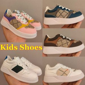 Tasarımcı Çocuk Ayakkabı Bebek Kız Ayakkabı Erkek Kızlar Düz Deri Sneaker Kid Gençlik Yürümeye Başlayan Bebekler İlk Yürüyüşçüler Ayakkabı 124K#
