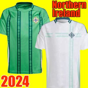 2024 Kuzey İrlanda Futbol Forması Erkekler Set Çocuk Kiti Üniforma 2025 Divas Charles Evans 24 25 Futbol Gömlek Charles Ballard Best Brown Home Away