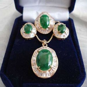 Smaragdgrüne Jade 18KGP Zirkonia Anhänger Halskette Ohrringe Ring Set236b