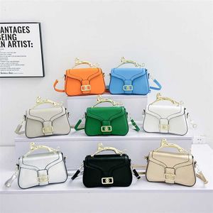 Omuz çantaları bir el çantası kadınlar kentsel basit popüler moda küçük kare yeni moda tasarımcı çanta tote 240311