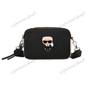 K/ikonik pim deri kamera çantası karl Koreli çapraz çanta kişiselleştirilmiş moda karikatür el tipi kamera çantası çok yönlü batı tarzı omuz çantası kadınlar için 240317