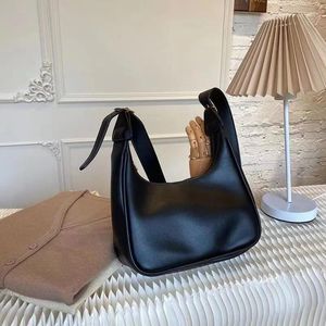 Omuz çantaları moda tasarımcısı lüks kadınlar messenger çantası siyah retro düz renkli bayanlar çanta pu deri kızlar küçük