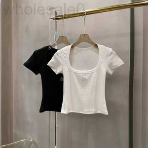 Kadın T-Shirt Tasarımcı Avrupa 2024 Yaz Moda Sıcak Elmas Büyük Boyun Baharatlı Kız Sıkı Kısa Kollu T-Shirt Şeklinde Top 5kpd