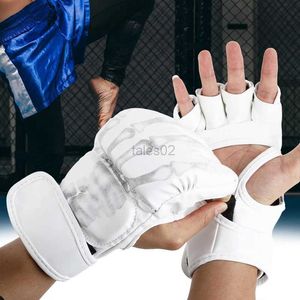 Koruyucu Dişli Yarım Parmak Boks Eldivenleri Erkekler için Pu Karate Muay Thai Guantes de Boxeo Free Fight Mma Sanda Eğitim Yetişkinler Ekipmanları YQ240318