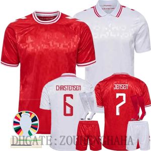 Kids Denmarks Futbol Jersey Chicharito 2024 Euro Kupa Camisetas Çocuk Kiti Milli Takım Evde Oyuncu Versiyonu Futbol Gömlek Christensen Jensen Eriksen Dolberg