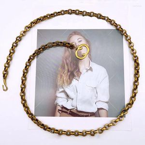 Kemerler 2024 Vintage Gold Womens Bel zinciri katı metal bel kemerleri çok yönlü antika bakır harfler kolye bayanlar tasarımcıları retro