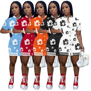 2024 Tasarımcı Yaz Elbiseleri Kadın Kısa Kollu Beyzbol Elbise Bayan Düğmeleri Sıradan Baskı Spor Elbise Tatil Giymek Toplu Toptan Giyim 10784