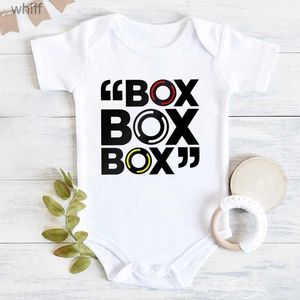 Комбинезоны для новорожденных Боди с короткими рукавами Комбинезон Box Box Box Формула 1 Шина Составной дизайн Одежда для маленьких мальчиков Простая рубашка для малышей RompeC24319