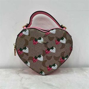 ccoass kalp çantası kadınlar seviyor kalp şeklindeki tasarımcı çantası moda omuz çantaları çanta çantaları zincir çapraz çantalar kiraz çilek çantası 240111
