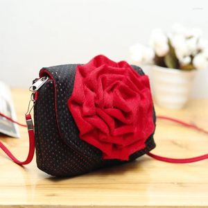 Omuz Çantaları Kadın Peluş Çiçek Mini Hanabag Markaları 2024 Ladies Crossbody Bag Kadın Telefon Çantası Bolsa Bolso Çocuklar için