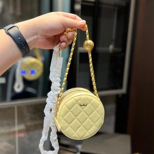 Bayanlar Dairesel Yuvarlak Makyaj Kozmetik Kılıf Çantaları Aşk Altın Top Boncuk Ayarlanabilir Metal Donanım Matelasse Zincir Crossbody Bel Göğüs Serseri Açık Vanity 12cm