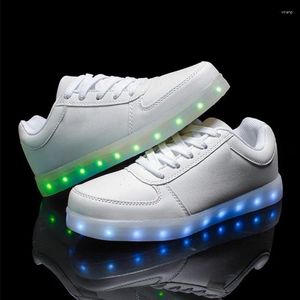 Sıradan Led 780 Ayakkabı Moda Işık USB Kadınlar ve Erkekler İçin Luminous Spor Sakinleri Çiftler Spor Kaykay Zapatos Mujer