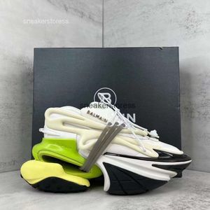 Sapatos baratos Casais Qualidade Pé Designer Balmana Moda Masculino Top Man Venda 2024 Match One Sneaker Airbag Mens 4U40