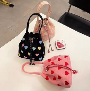 İns kızlar renkli aşk kalp baskılı çanta çocuklar çizim kova crossbody çanta çocuklar tek omuz çantaları z3274