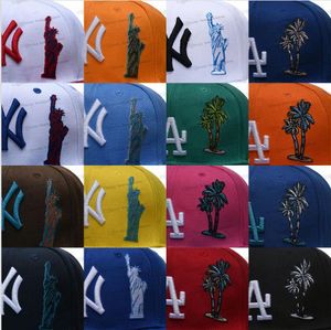 2023 26 Renkler Erkek Beyzbol Snapback şapka palmiye ağacı klasik hip hop siyah yeşil spor tek boy New York heykel ayarlanabilir kapaklar chapeau mor pembe mavi renk su2-02