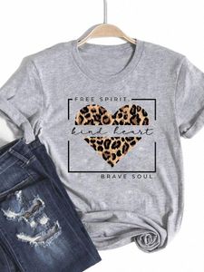 Tee Basic Giyim Kadın Giysileri Baskı Tişört Leopar Love Love Traend Sevimli Yaz Üst Fi Kısa Kollu Grafik T-Shirt İlkbahar Yaz