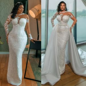Vestido de casamento de luxo para noiva sereia plus size decote transparente mangas compridas vestidos de casamento de renda frisada com cauda destacável para casamento para mulheres negras da Nigéria