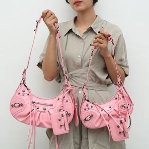 Дизайнерские женщины мотоциклевые сумки с подмышками модная кожаная сумка для одно плеч