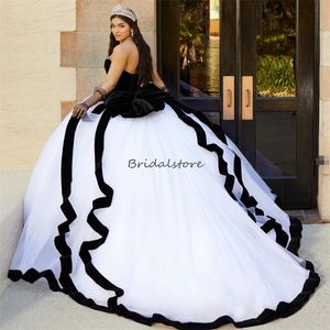 Vintage Siyah Beyaz Quinceanera Elbiseler Meksika Teması Charro 2024 Sweetheart Puffy Tül Balo Gown Vestido de Casamento Gotik Vestidos de 15 Anos XV Doğum Günü