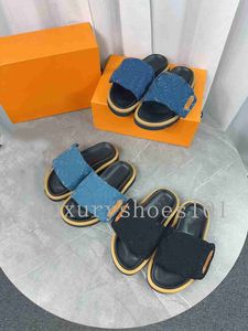 Luxo Design Sandálias Piscina Travesseiro Conforto Chinelos planos Presbiopia Estampado Sapatos Baixos Verão Antiderrapante Sapatos Casuais Ao Ar Livre Chinelos de Praia Com Caixa