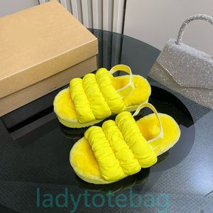 Tasarımcı Uggg Yün Entegre Kadın Terlikleri Yumuşak Peluş Açık Başparmos Kürklü Ev Ayakkabı Tazz Giyim Dayanıklı Dayanıklı Dayanıklı Her iki İç Mekanda Kauçuk Kalınlıkta 5cm