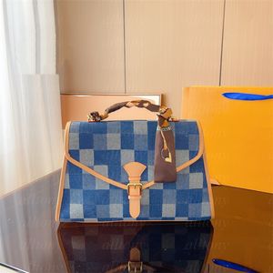 Borsa a tracolla di design di lusso Borse a tracolla a tracolla in denim morbido da donna di moda Nuova borsa a cuscino Borsa da viaggio per esterni in colori multipli di Lady con scatola