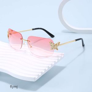 2 Stück Mode-Luxus-Designer Neue rahmenlose Sonnenbrille mit Schmetterlings-Metalldekoration Y2K vielseitiger UV400-Stil personalisiert und modisch