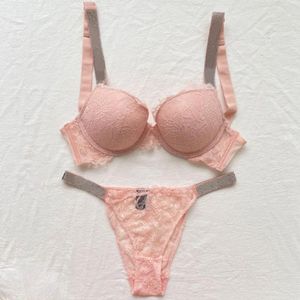 Комплекты бюстгальтеров VS Push Up Bra Set Кружева и трусики Сексуальное женское нижнее белье с вышивкой и глубоким V-образным вырезом Хорошее качество Красивое нижнее белье