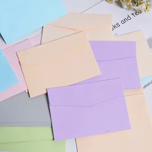 Hediye sargısı 50pcs renk zarfı 130g kağıt küçük işletme malzemeleri kartpostal hediye kutusu ambalaj davetiyeleri düğün kırtasiye depolama çantası