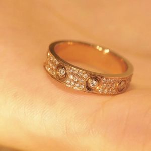 Golden Love Ring Design для мужчин Любите титановые стальные бриллианты роскошные мужские дизайнерские дизайнерские кольцевые кольца женская дизайн модные украшения женские украшения индивидуальные кольцо пары