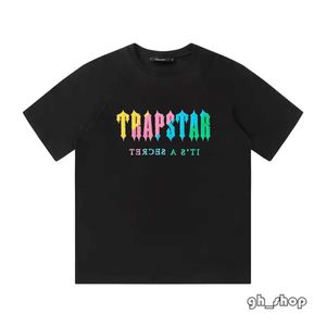 Alta Qualidade Mens Camisetas Trapstar Camiseta Designer Camisas Imprimir Carta Luxo Preto e Branco Arco-íris Cor Verão Esportes Moda Manga Curta EUR Tamanho S-Xl 1984