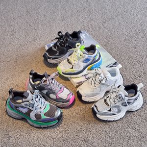 2024 Tasarımcı Kids 10xl Sneaker Bahar Yeni Sıradan Ayakkabı Bebek Çocuklar Erkek Çocuklar Çocuklar Siyah Mavi Yeşil Spor Keyifler Mesh 10xl Sneaker Büyük Boy Ayakkabı Koşu Ayakkabıları