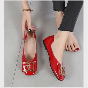 Flats 2023 Yeni Balerin Bayanlar Slipon Ayakkabı Kadın Bahar Moda Balesi Flats Kare Toe Patent Deri Ayakkabı Soafers Kadınlar Kırmızı