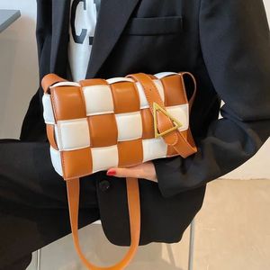 Lüks Tote Çanta Omuz Çantaları Tasarımcı Çanta Küçük Deri Çantalar Flep Crossbody Çanta Kadın Siyah Beyaz Çanta Patchwork İki Renkli Sandık 10A Ayna Kalite Çanta