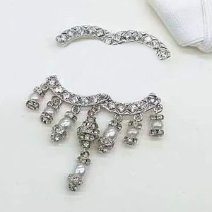 Crystal Pearl Secly Pins Tasarımcı Broş Pearl Pin Marka Mektup Erkekler Kadın Altın Gümüş Broşlar Takım Pin Düğün Partisi Elbise Takı Aksesuarları Hediyeler