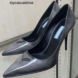 Pradoity ayakkabıları elbise kadın tasarımcı topuklu lüks klasik üçgen toka dekorasyon stiletto sandal 7.5cm kalite sivri ayak parmakları düğün parti akşam ayakkabıları