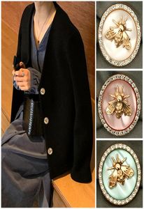 Yeni varış 20pcs/set antika ren dekor metal altın arı pembe mavi inci düğmeleri kıyafetler için ceket hırka kazak dikti iğne işi 6389090