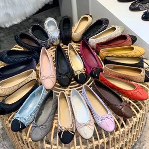 Tasarımcı Ayakkabı Bale Daireler Kadınlar İçin Deri Yay Elbise Ayakkabı Moda Lüks Düz Tekne Ayakkabıları Tuval Ayakkabı Slip-On Loafers Büyük Boyut 34-43 Deri Tabelalar