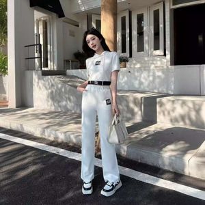 Muimui Kadın Tasarımcısı Mui Mui Giyim Mius Mius Render 24SS Yeni Kapşonlu Kısa Kollu Kapüşonlu Üst+Geniş Bacak Pantolon Mektup İşlemeli Şerit Dekorasyonu